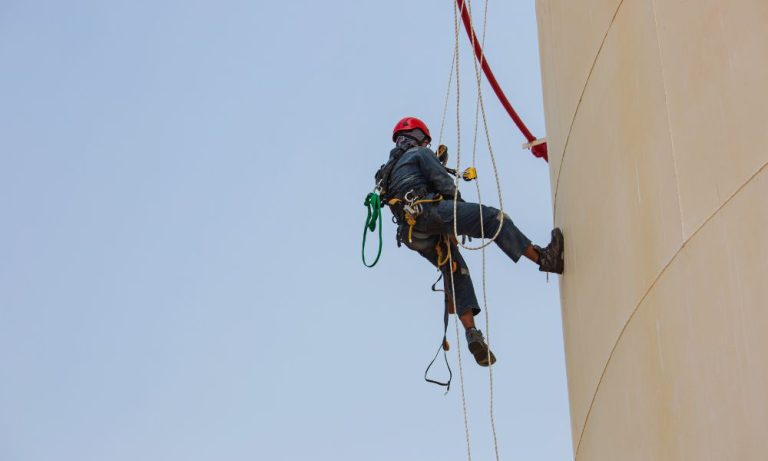Az ipari alpinista képzés fontos a biztonság és szakértelem szempontjából