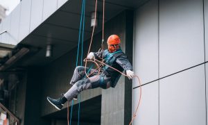 A képzés alatt nemcsak elméletben, hanem gyakorlatban is teljesíteni kell